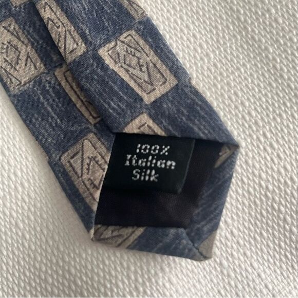 Vintage 417 Van Heusen Italian Silk Necktie Tie Blue Beige - Picture 6 of 6